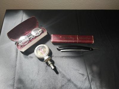 SMALL VINTAGE MENS COLLECTIBLES