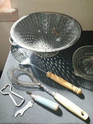 VINTAGE KITCHEN ITEMS