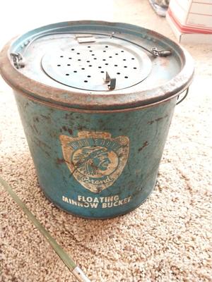 VINTAGE FISHING POLES AND FLOATING MINNOW BUCKET