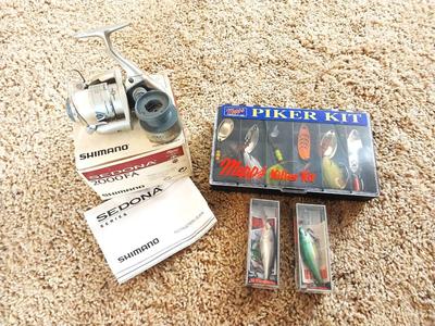 SEDONA 2000FA REEL AND HOOK BAIT