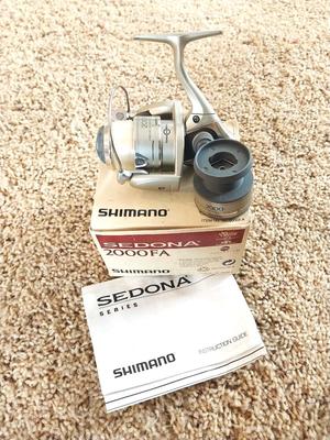SEDONA 2000FA REEL AND HOOK BAIT