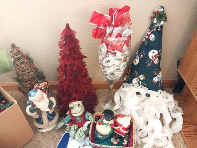 LARGE CHRISTMAS LOT