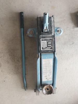 HYDRAULIC TROLLY JACK
