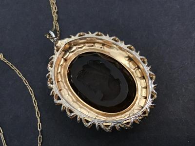 Beautiful Vintage Brown Glass Cameo With Rhinestone