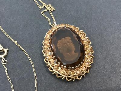 Beautiful Vintage Brown Glass Cameo With Rhinestone