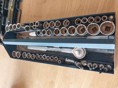SOCKET WRENCHES AND SOCKETS