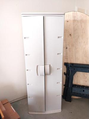 RUBBERMAID SHELVING CABINET