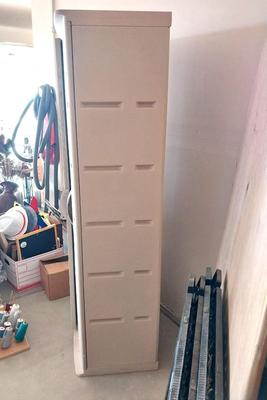 RUBBERMAID SHELVING CABINET