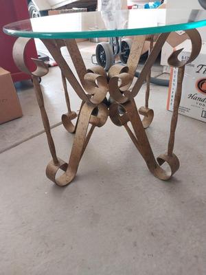 METAL BASE ROUND GLASS TOP TABLE
