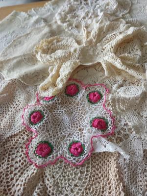 VINTAGE DOILIES