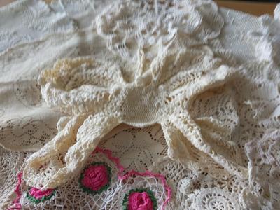VINTAGE DOILIES