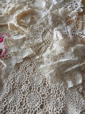 VINTAGE DOILIES