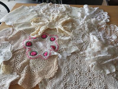 VINTAGE DOILIES