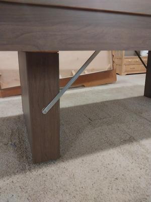 POOLTABLE WITH FOLDING LEGS