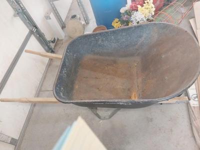TRUE TEMPER WHEELBARROW
