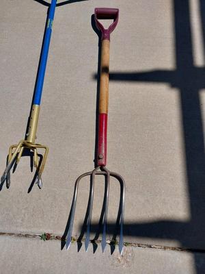 GARDEN CLAW AND PITCHFORK