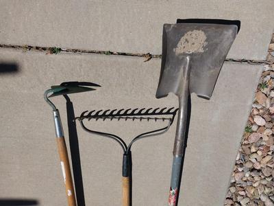 SHOVAL-RAKE-HOE