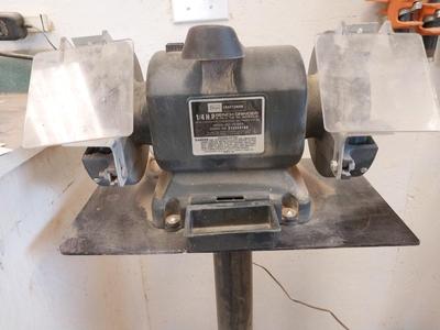 CRAFTSMAN 1/4HP GRINDER ON STAND