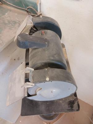 CRAFTSMAN 1/4HP GRINDER ON STAND