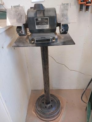 CRAFTSMAN 1/4HP GRINDER ON STAND