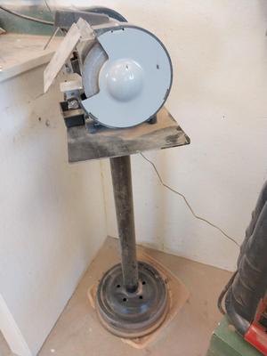 CRAFTSMAN 1/4HP GRINDER ON STAND
