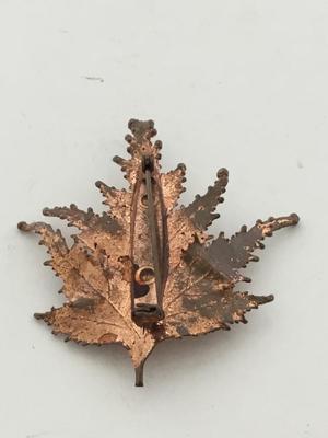 Gold tone fashion leaf vintage pin