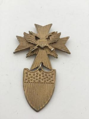 Gold tone unmarked vintage pin