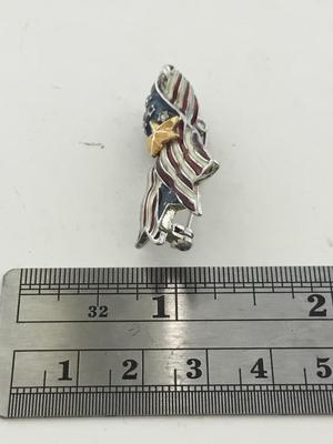 Marked hero’s in memory fashion pin