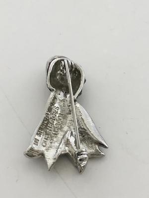 Marked hero’s in memory fashion pin