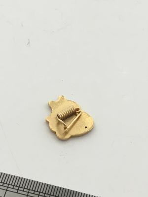 Gold tone unmarked panda small pin
