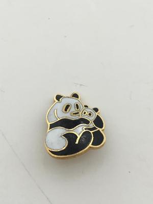 Gold tone unmarked panda small pin