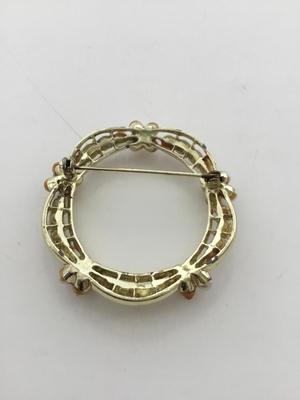 Gold tone round fashion pin