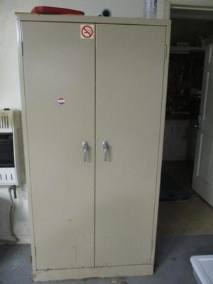 Metal Storage Cabinet (Contents Not Included) (G)