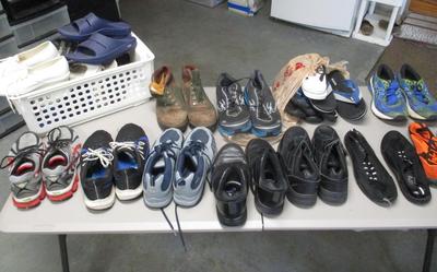 Tennis Shoes & Slip On's Flip Flops Sizes Vary (G)