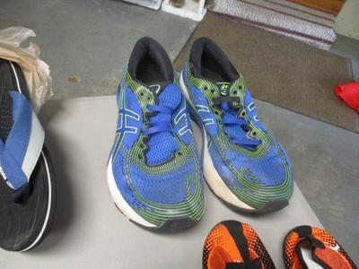 Tennis Shoes & Slip On's Flip Flops Sizes Vary (G)