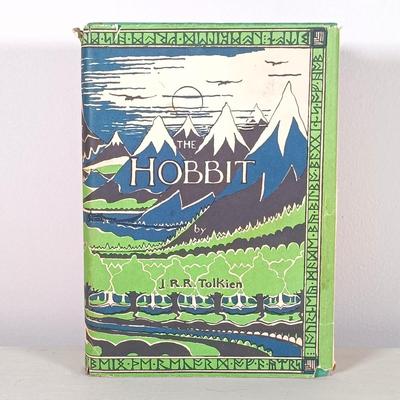 LOT 31: Vintage Book Lot- The Hobbit 1966, Lobo Rag and Vixen 1907 & More