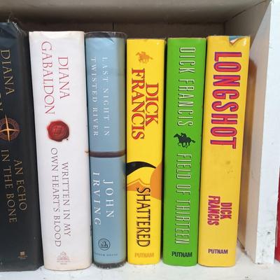 LOT 33: Large Book Lot- Stephen King, Dean Koontz, Dick Francis & More