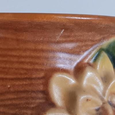 LOT 35: Roseville Pottery Water Lily Vase