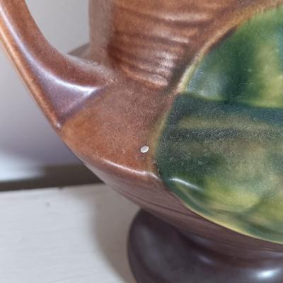 LOT 35: Roseville Pottery Water Lily Vase
