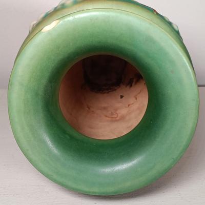 LOT 36: Roseville Pottery Green Snowberry Vase