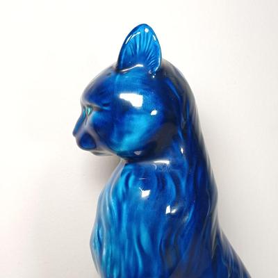 LOT 38: Vintage Inarco Japan Blue Indigo Cat Statue