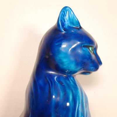 LOT 38: Vintage Inarco Japan Blue Indigo Cat Statue