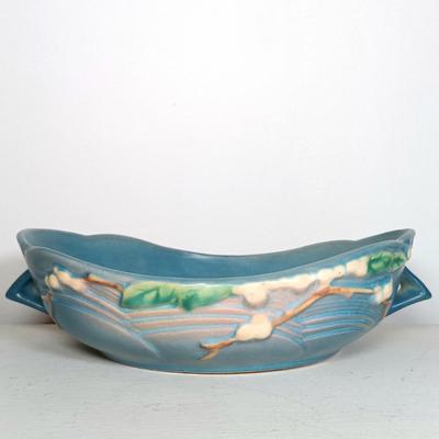 LOT 41: Roseville Pottery Snowberry Console Bowl