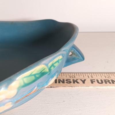 LOT 41: Roseville Pottery Snowberry Console Bowl