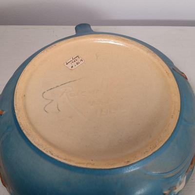 LOT 41: Roseville Pottery Snowberry Console Bowl
