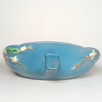 LOT 41: Roseville Pottery Snowberry Console Bowl