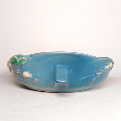LOT 41: Roseville Pottery Snowberry Console Bowl