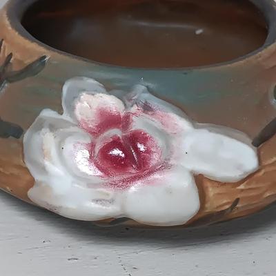 LOT 42: Roseville Pottery Magnolia Creamer and White Rose Ashtray