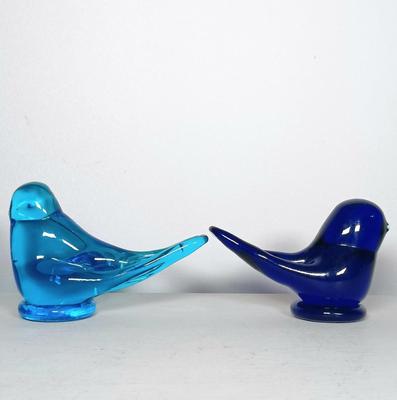 LOT 44: Westmoreland Glass Green Bird on Nest with Blue Art Glass Birds
