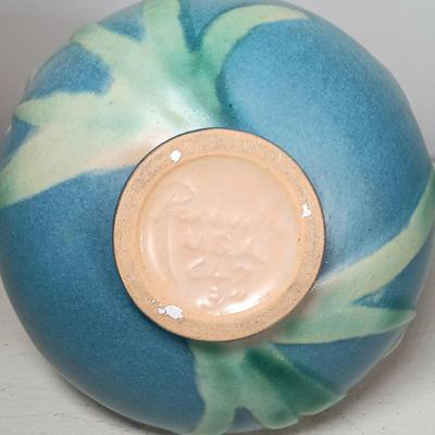 LOT 51: Roseville Pottery Iris Blue Two-Handled Vase and Rozane Pattern Cornucopia Vase